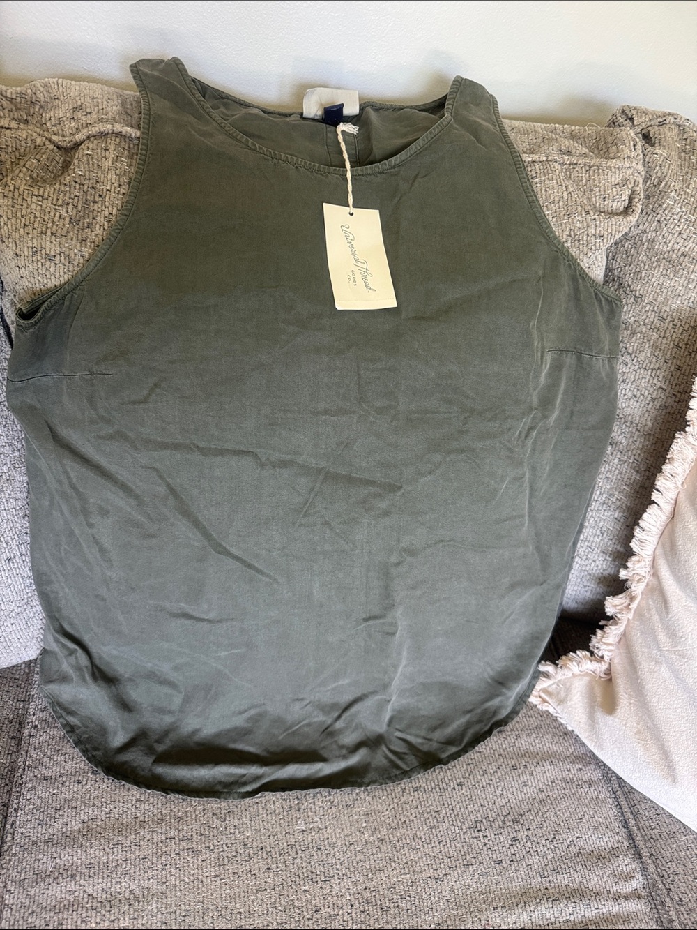 Universal Thread Olive Green Scoop Neck Tank